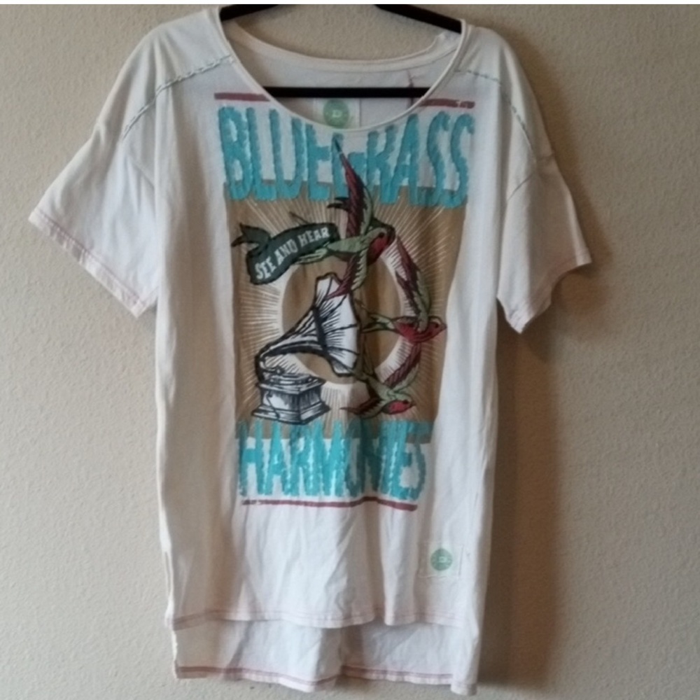 Double D Ranch White Short Sleeve Hi/Lo Tee with Teal and Tan Graphic